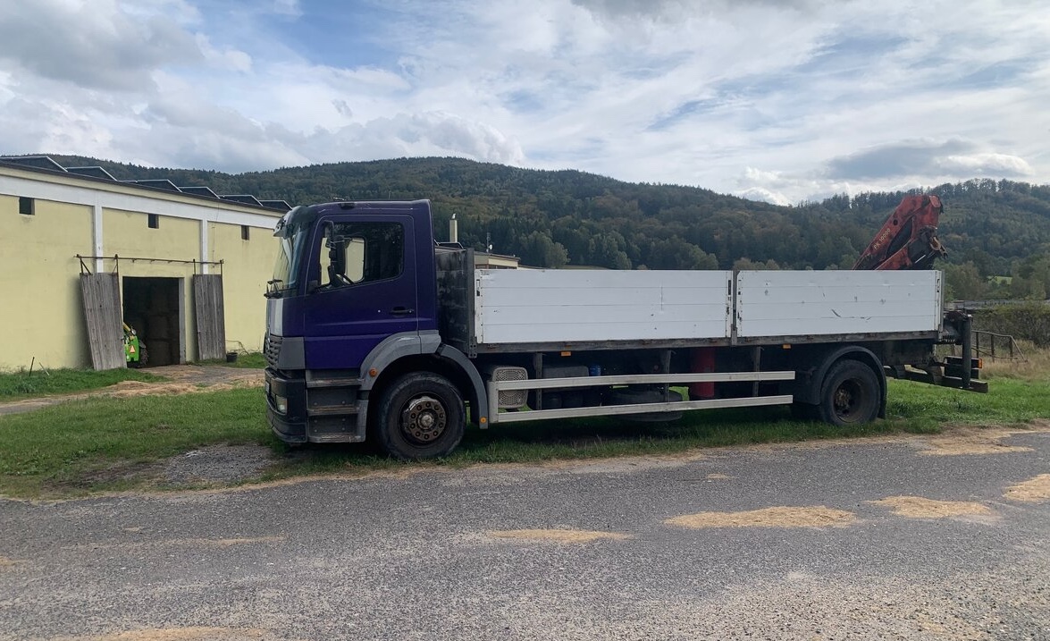 auto s hydraulickou rukou auto s hydraulickou rukou