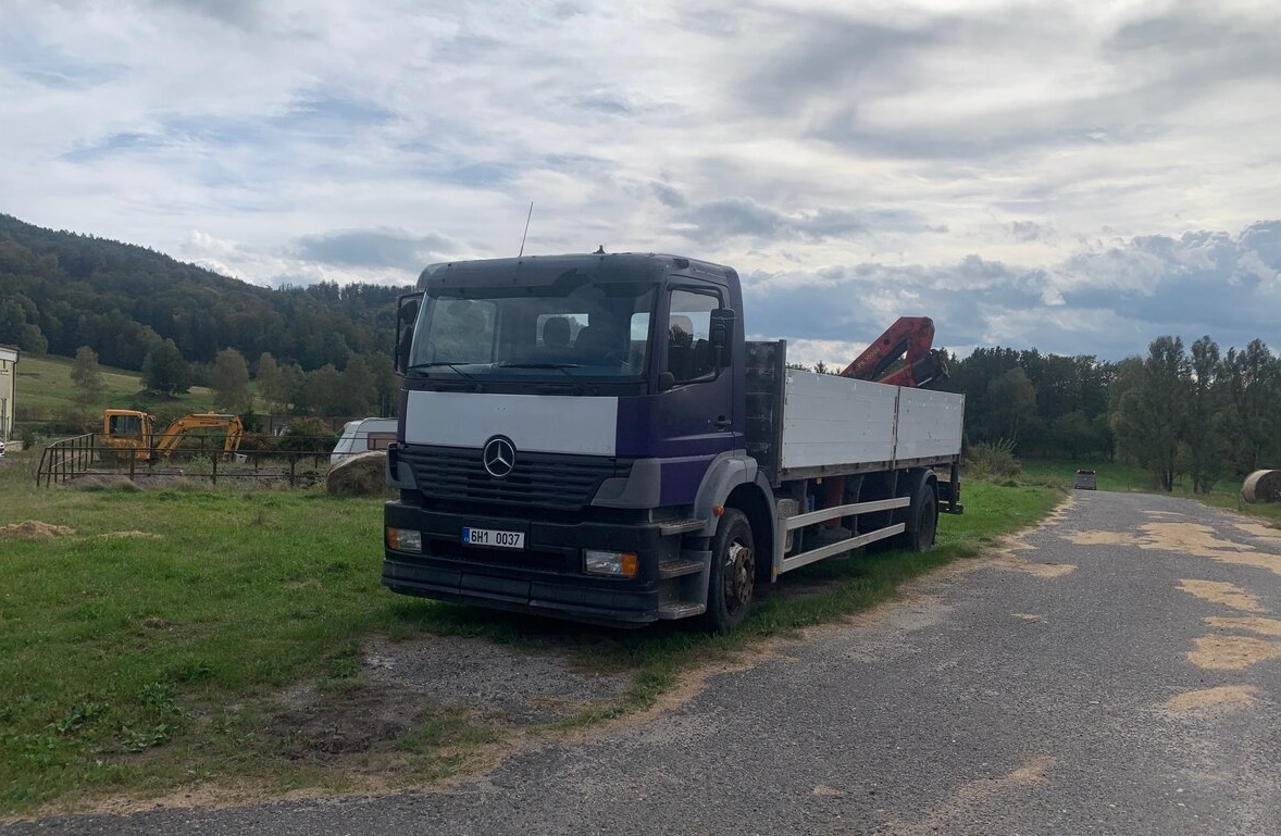 auto s hydraulickou rukou auto s hydraulickou rukou
